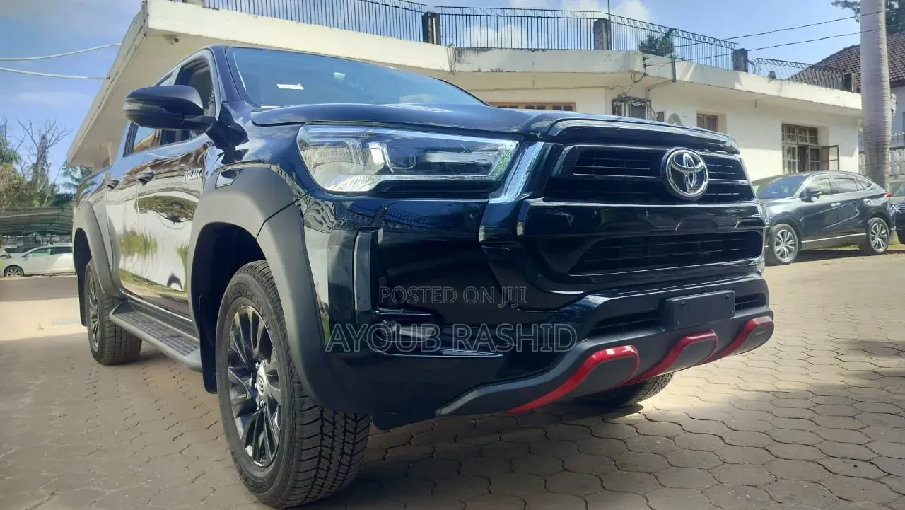 New Toyota Hilux 2026 Black