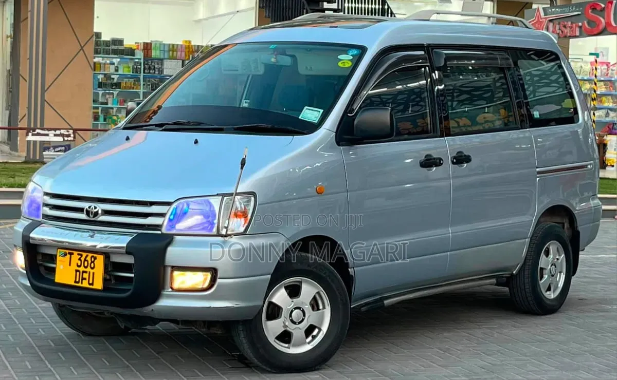 Toyota Noah 2001 Silver