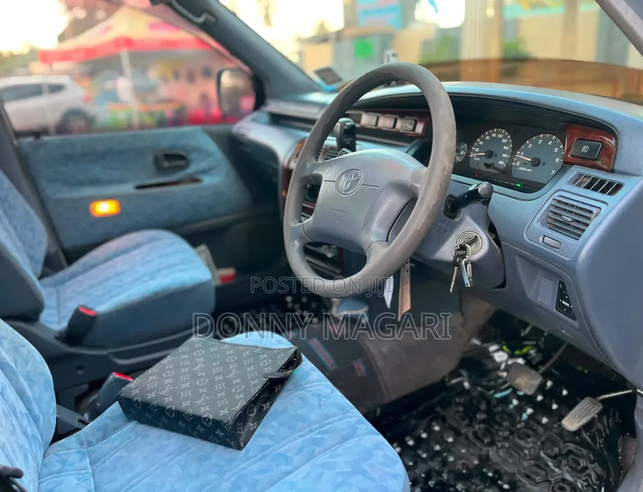 Toyota Noah 2001 Silver