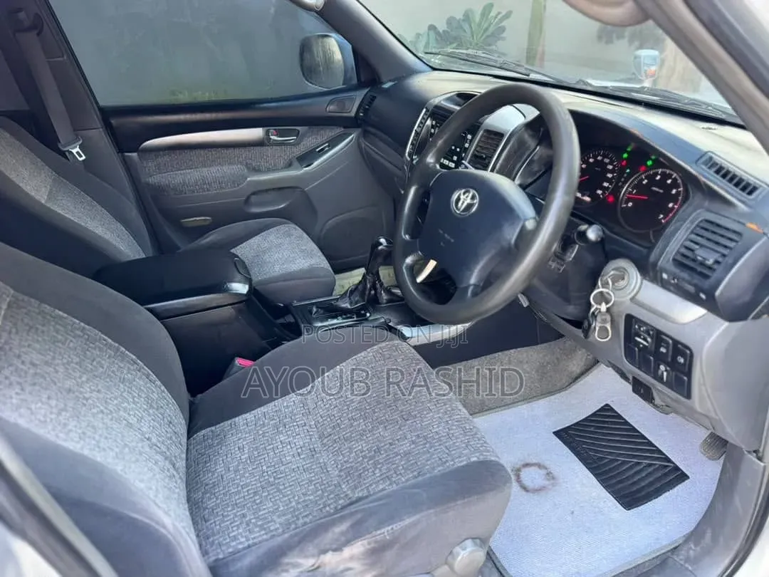 Toyota Land Cruiser Prado 2004 Silver