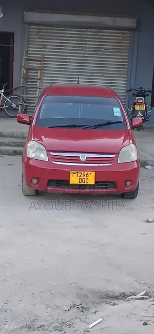 Toyota Raum 2004 Red