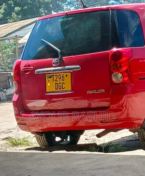 Toyota Raum 2004 Red