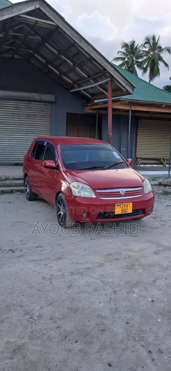 Toyota Raum 2004 Red