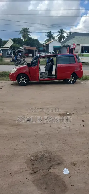 Toyota Raum 2004 Red