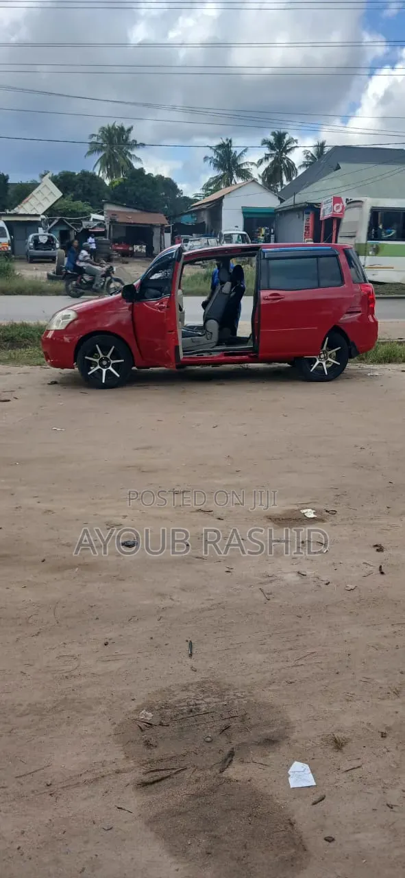 Toyota Raum 2004 Red