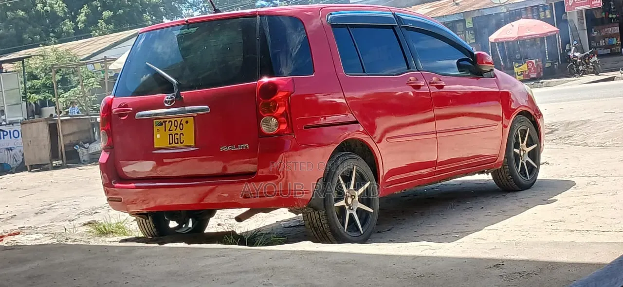 Toyota Raum 2004 Red