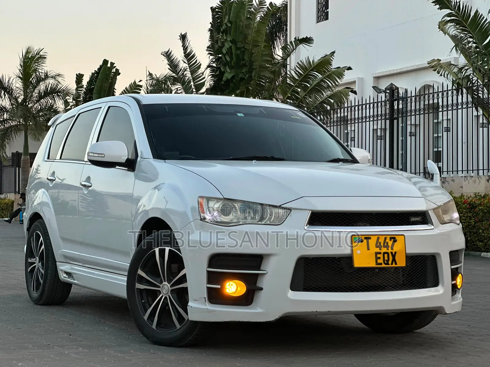Mitsubishi Outlander 2011 White