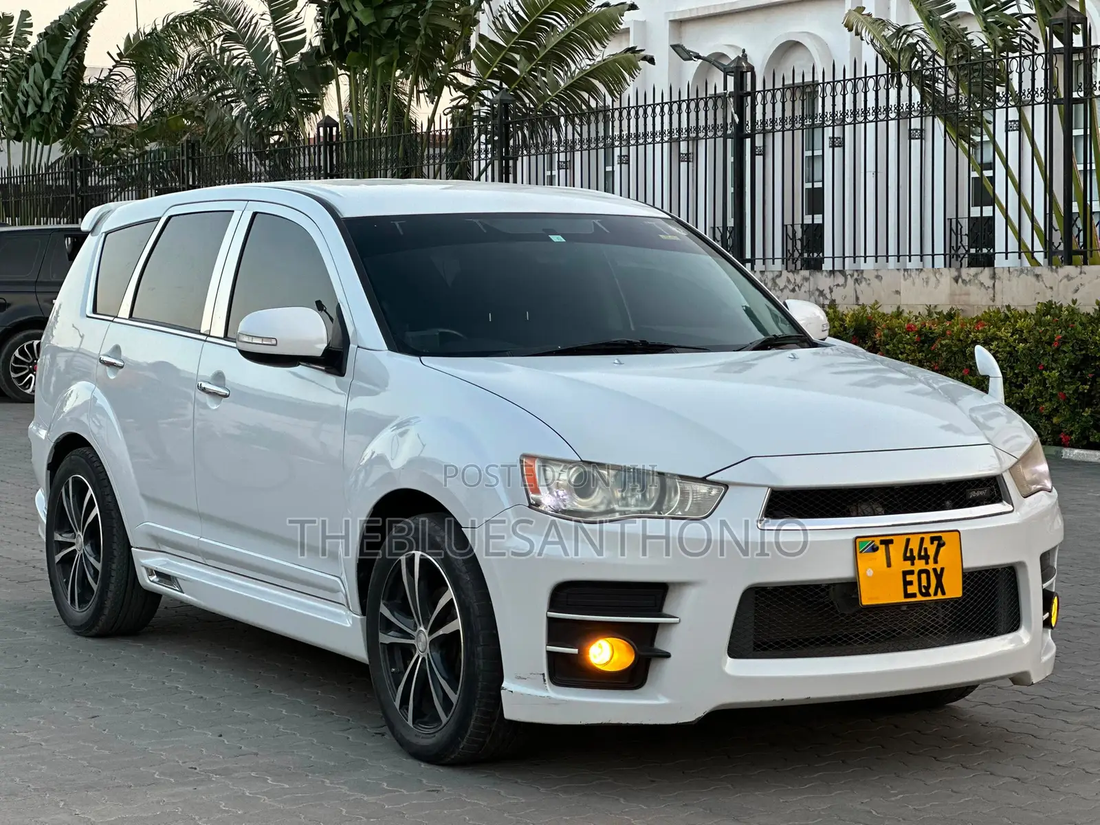 Mitsubishi Outlander 2011 White