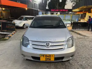 Toyota IST 2004 Silver