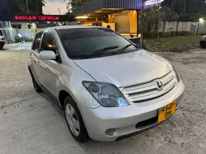 Toyota IST 2004 Silver