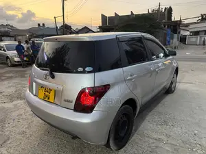 Toyota IST 2004 Silver