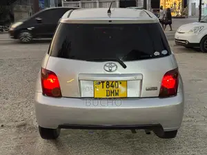 Toyota IST 2004 Silver