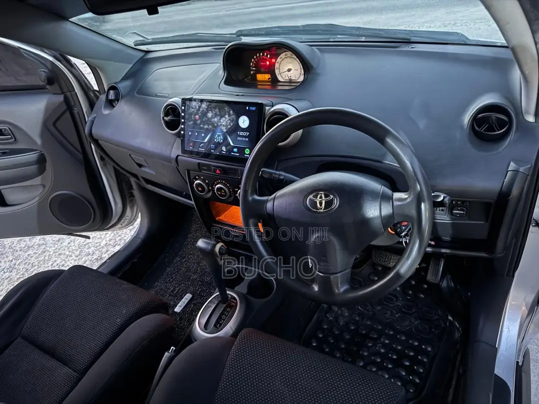 Toyota IST 2004 Silver