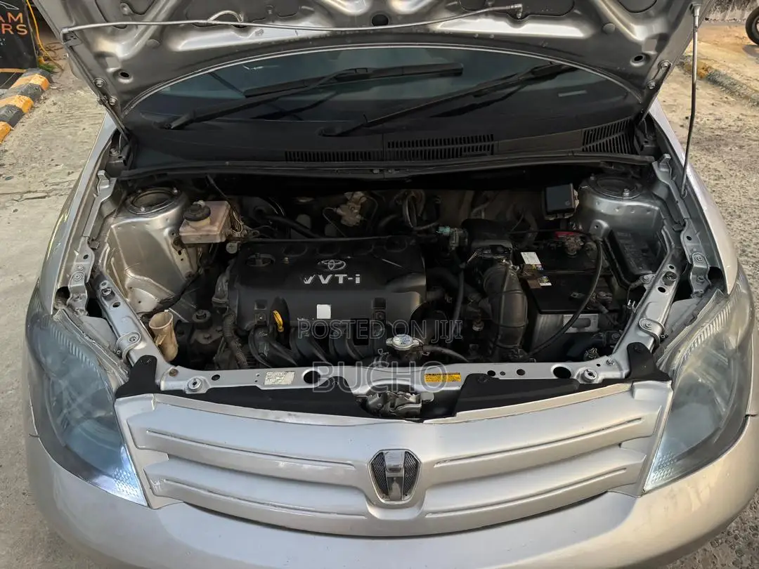 Toyota IST 2004 Silver