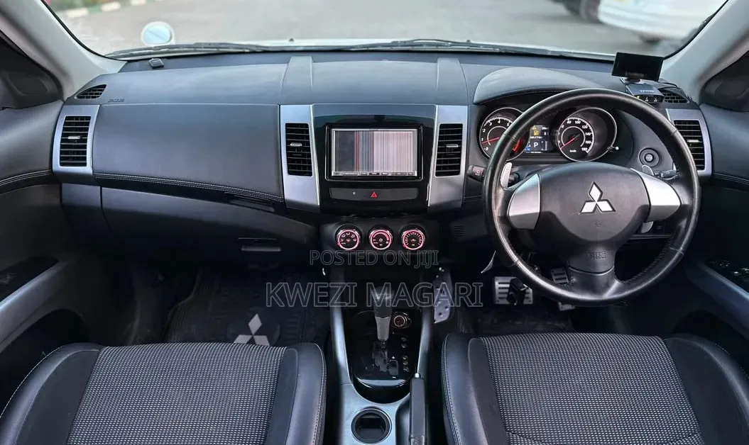 Mitsubishi Outlander 2012 White