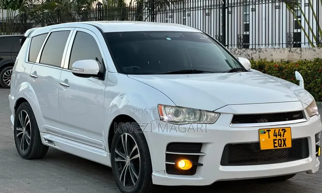 Mitsubishi Outlander 2012 White