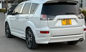Mitsubishi Outlander 2012 White