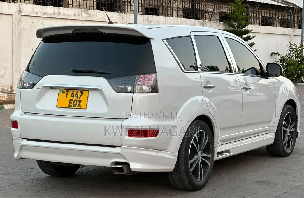 Mitsubishi Outlander 2012 White