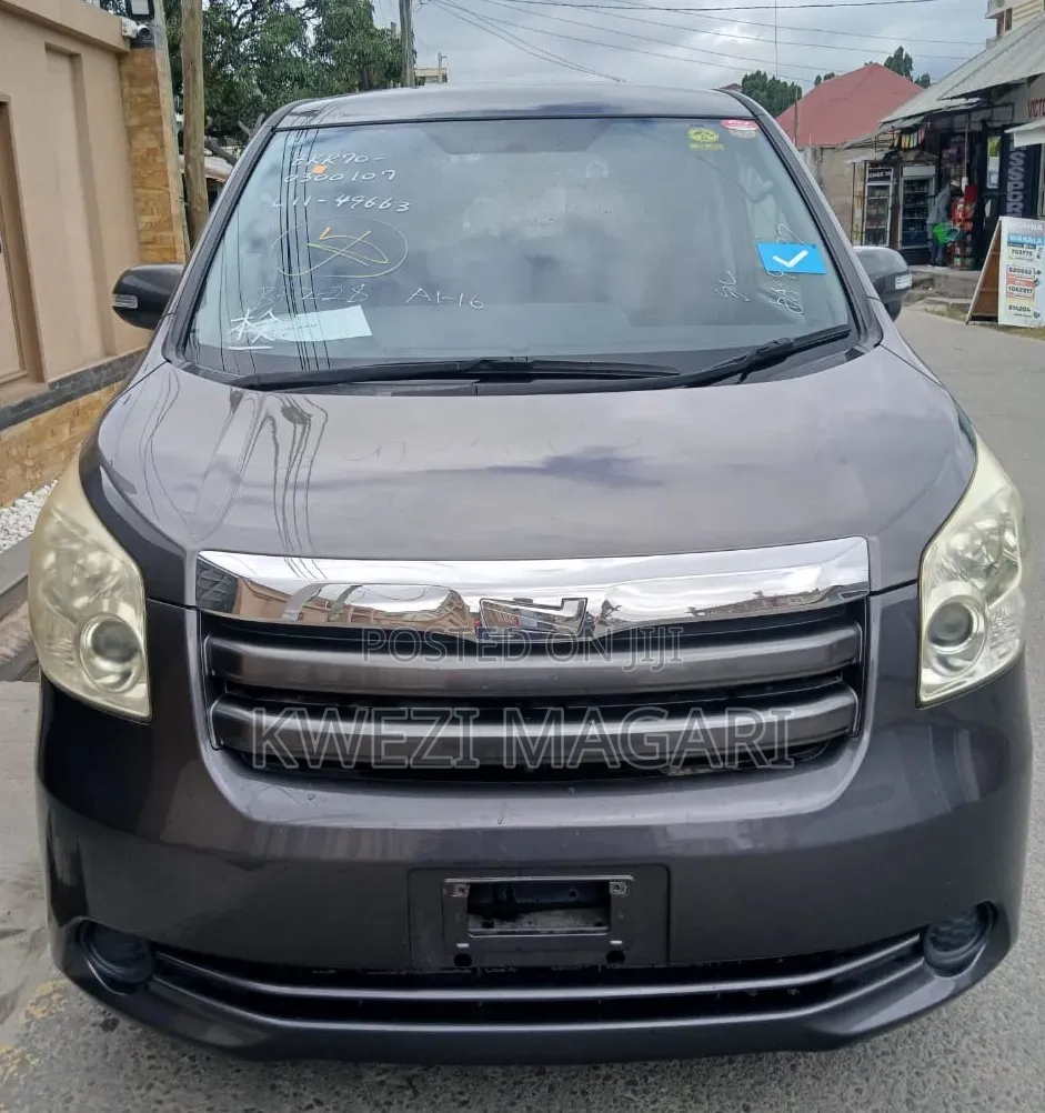 Toyota Noah 2008 Gray