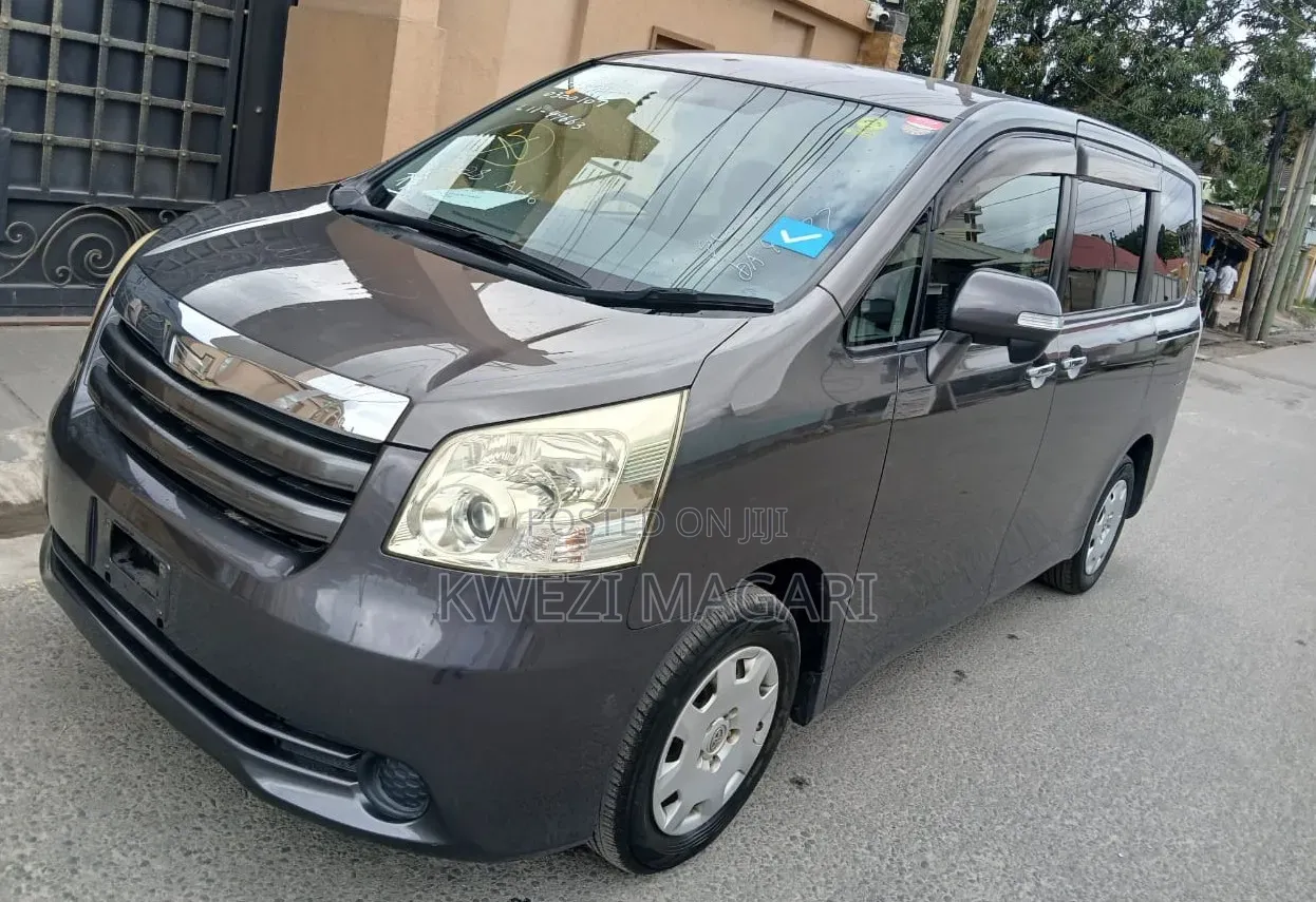 Toyota Noah 2008 Gray