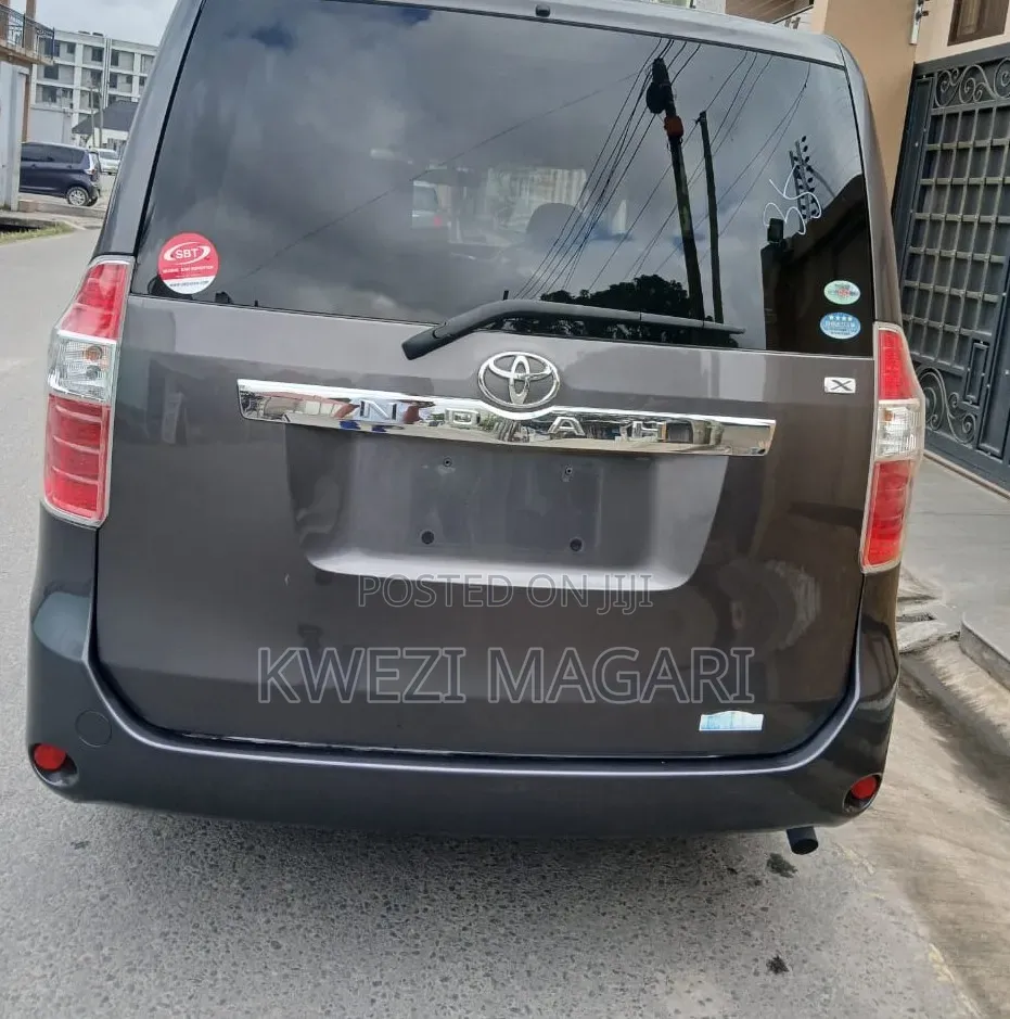 Toyota Noah 2008 Gray