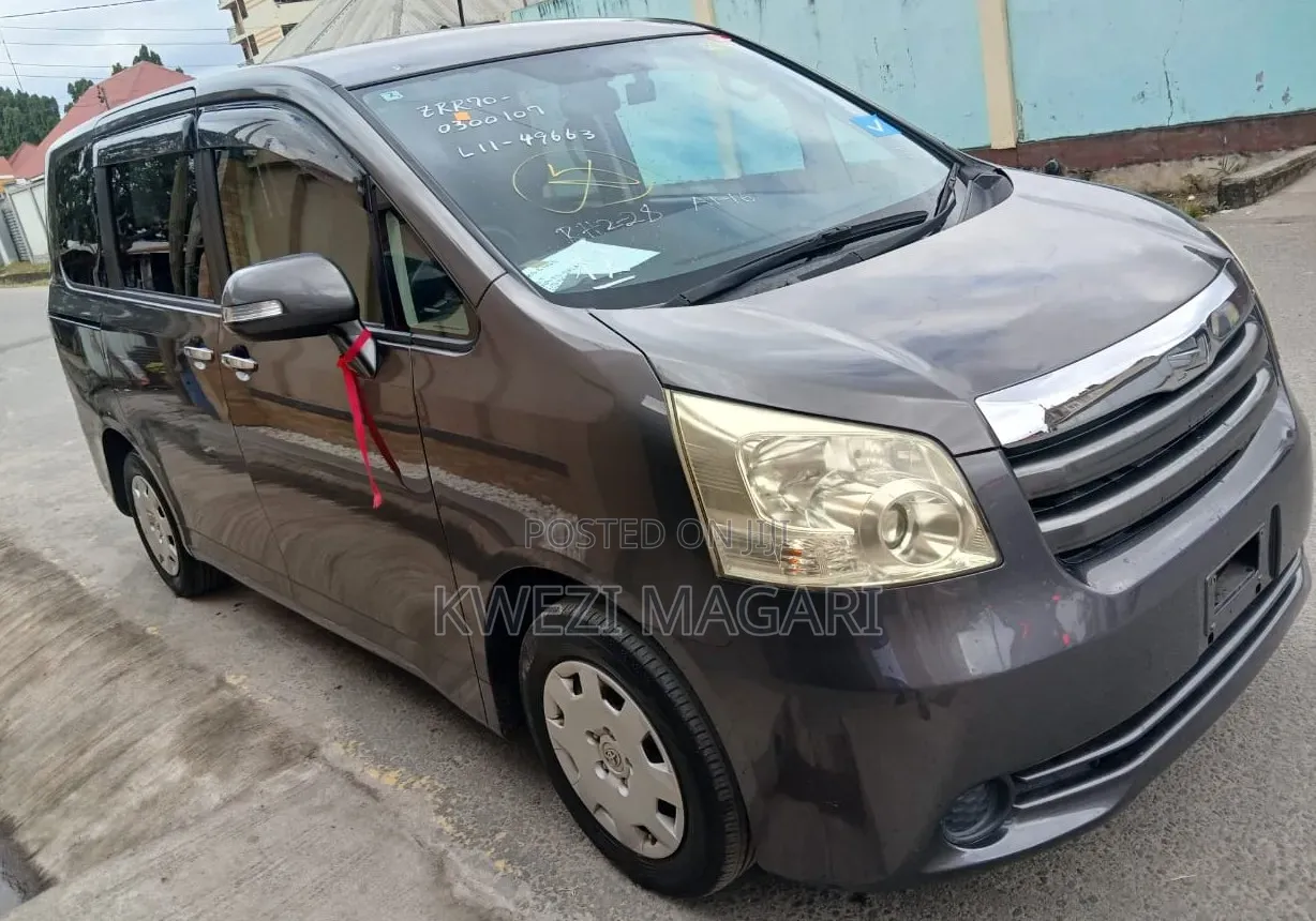 Toyota Noah 2008 Gray