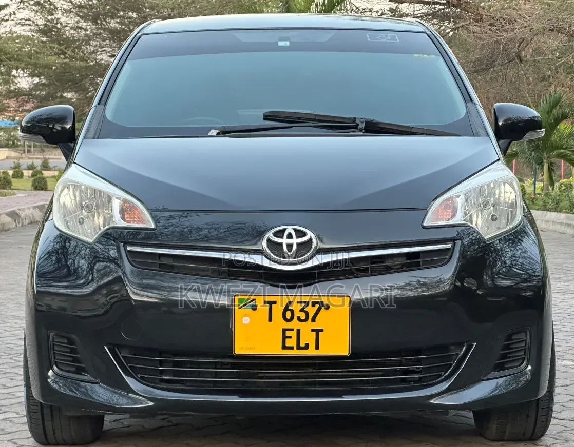 Toyota Ractis 2012 Black