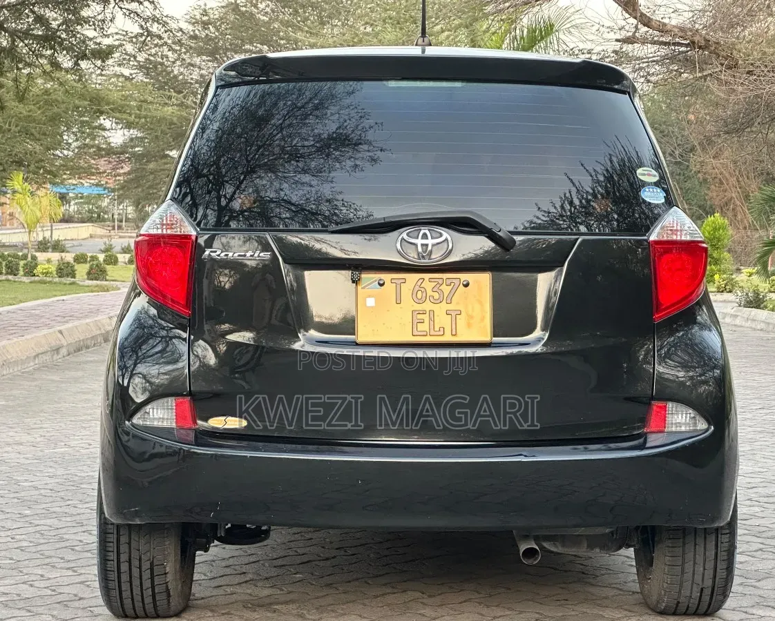 Toyota Ractis 2012 Black