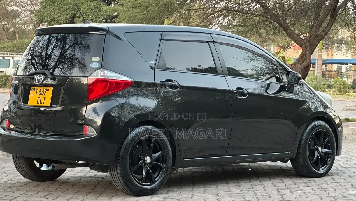 Toyota Ractis 2012 Black