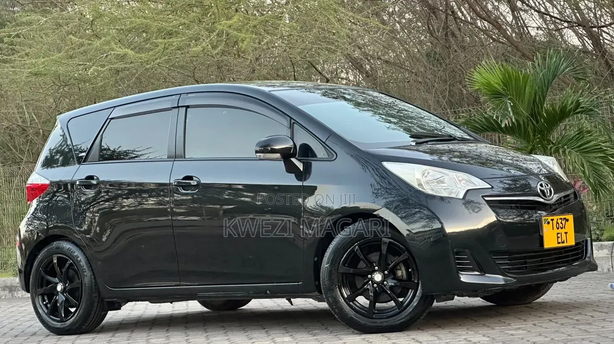Toyota Ractis 2012 Black
