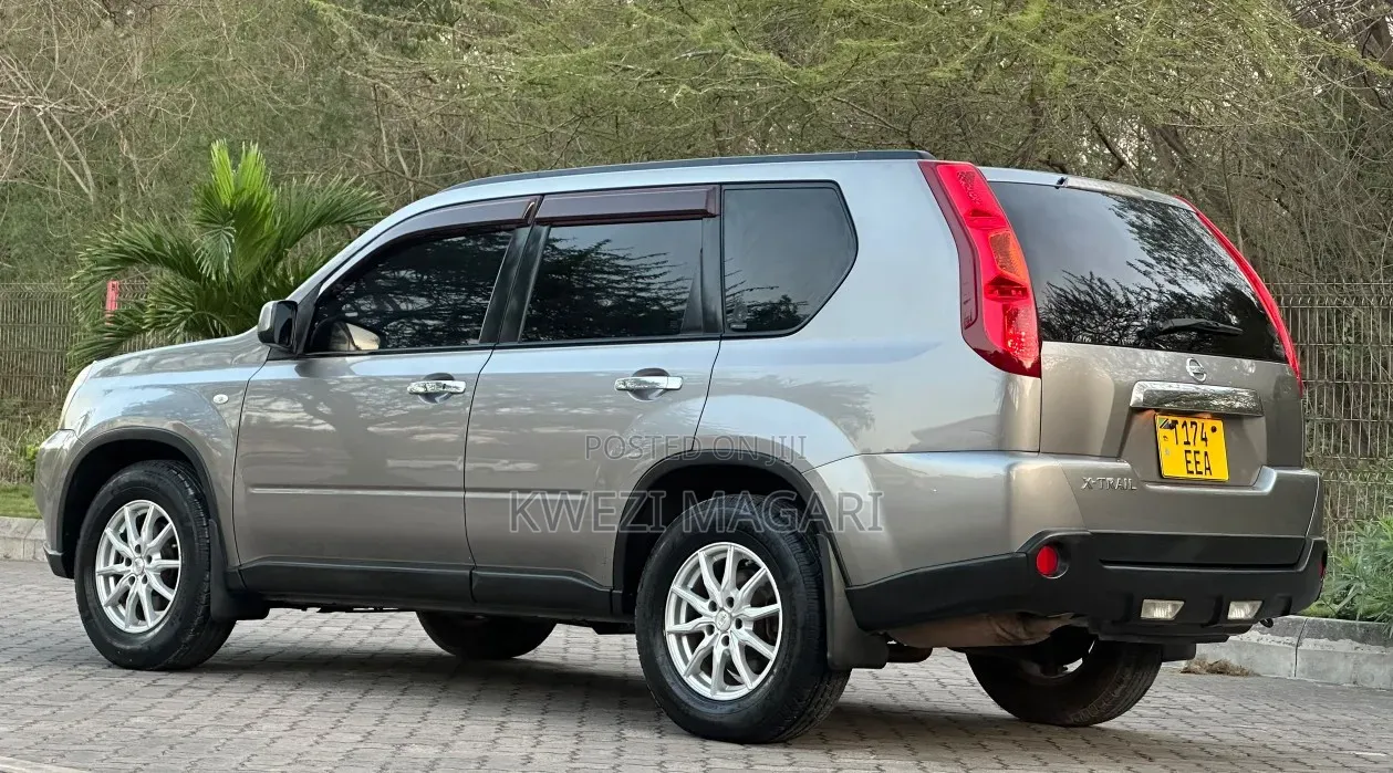 Nissan X-Trail 2010 Silver