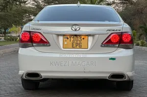 Toyota Crown 2010 White