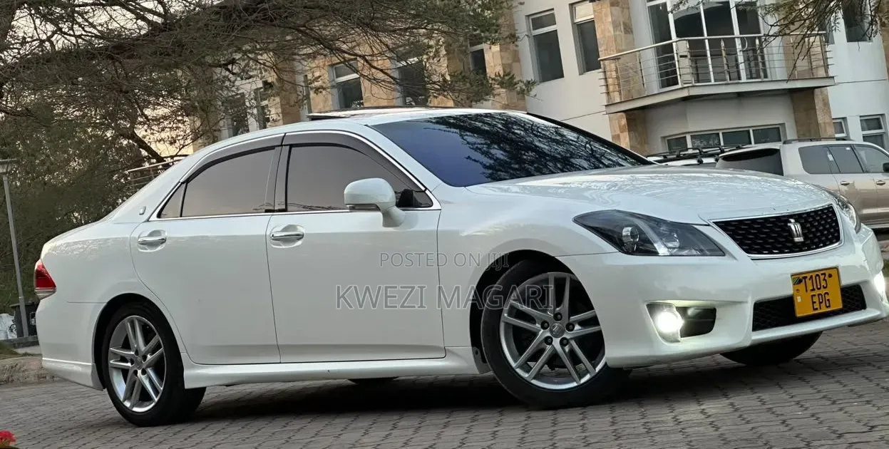 Toyota Crown 2010 White