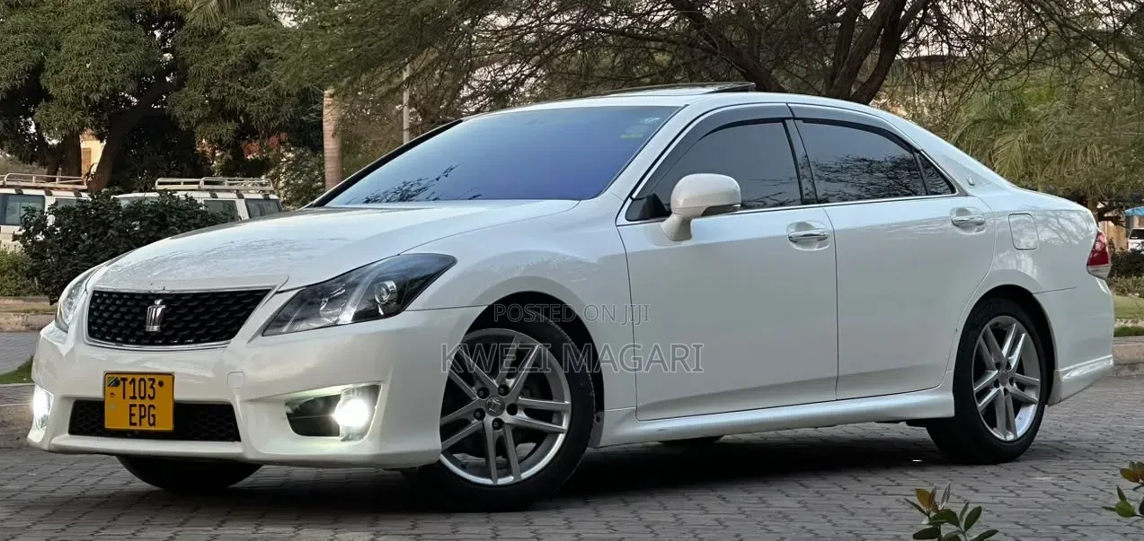 Toyota Crown 2010 White