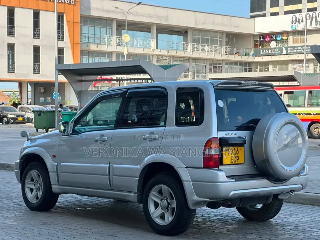 Suzuki Escudo 2001 Silver