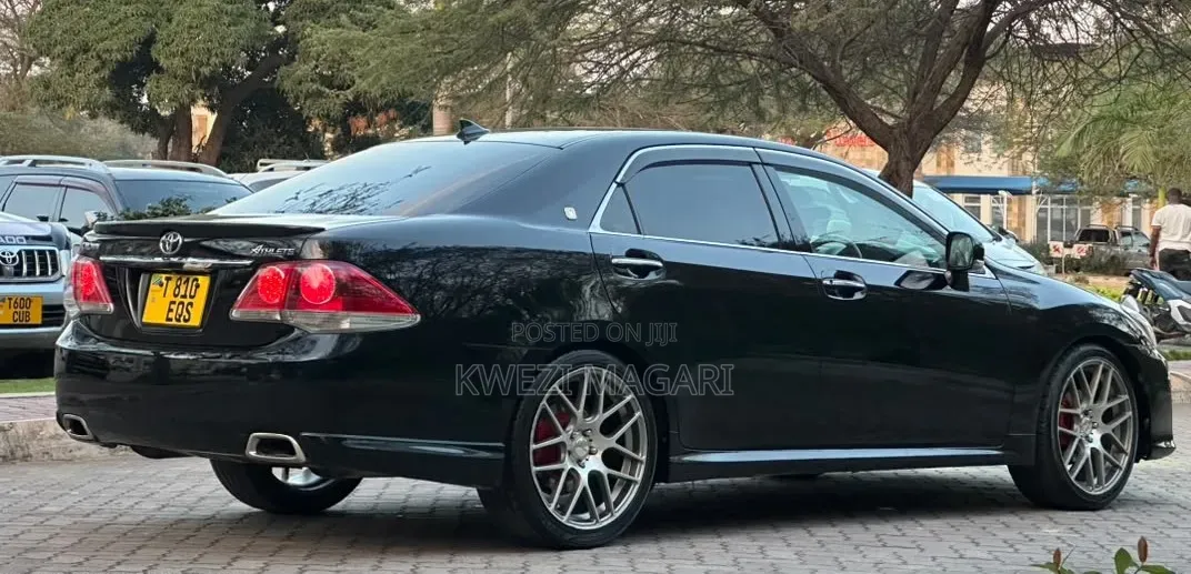 Toyota Crown 2011 Black