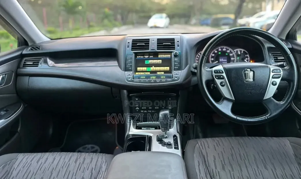 Toyota Crown 2011 Black