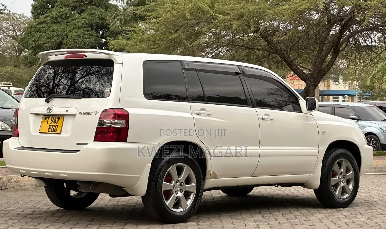 Toyota Kluger 2003 White