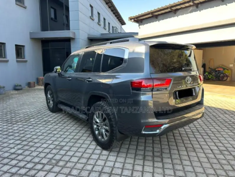Toyota Land Cruiser 2024 Gray