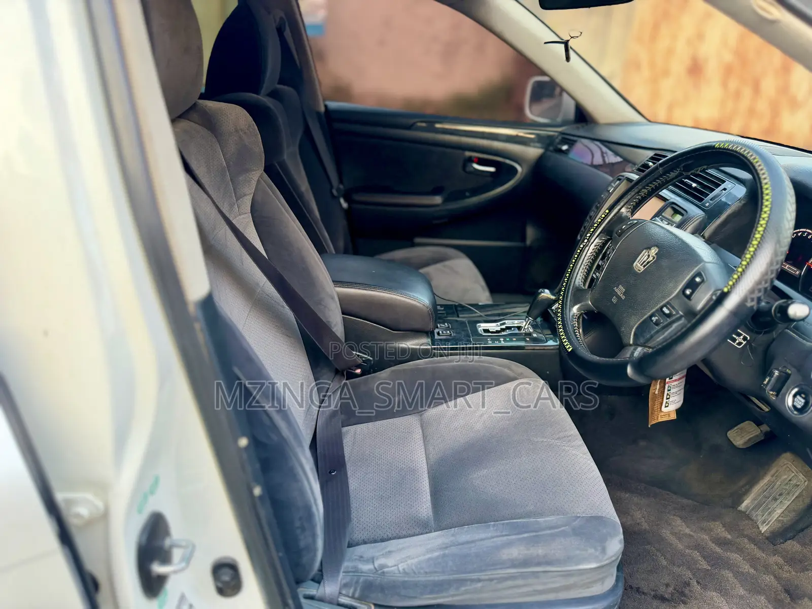 Toyota Crown Royale 2005 White