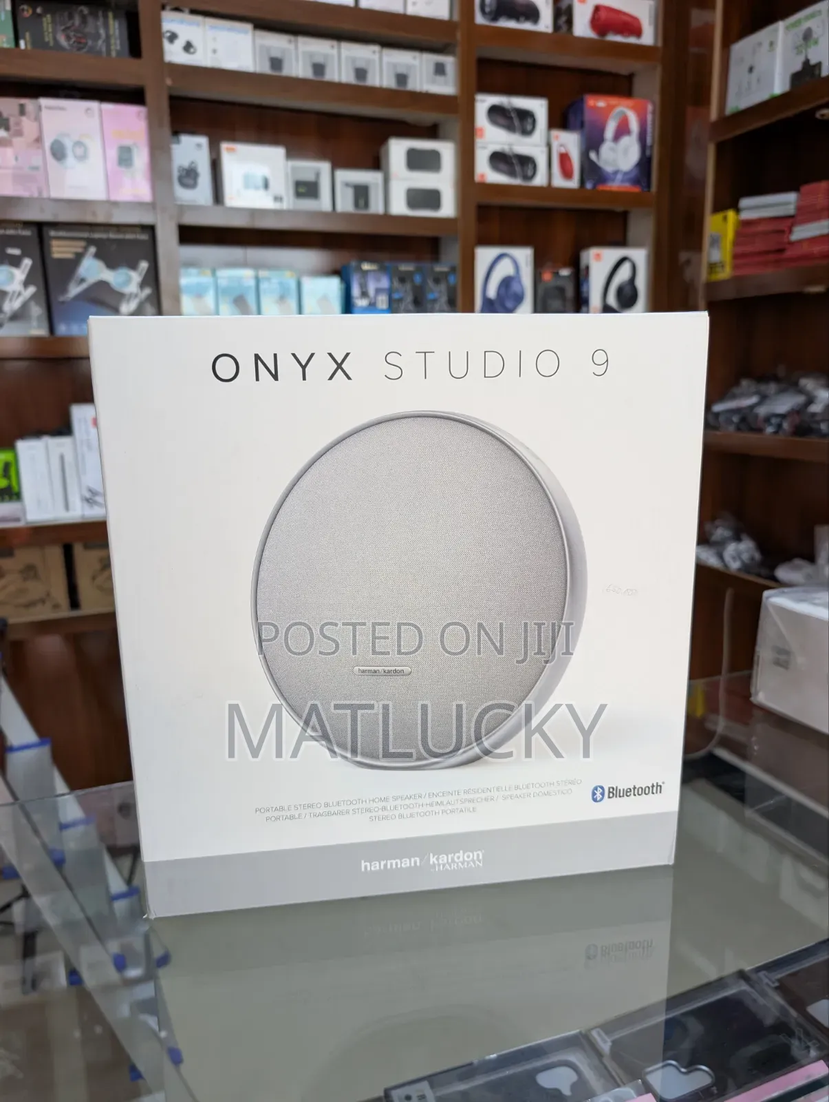 Onyx Studio 9