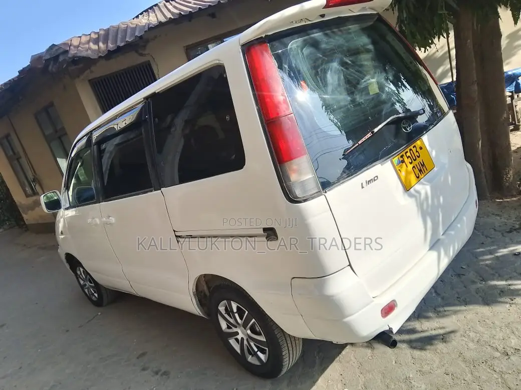 Toyota TownAce 2003 White