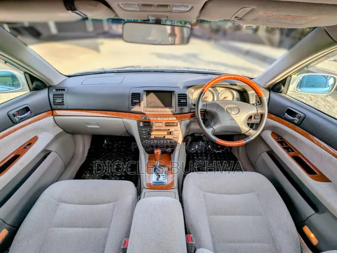 Toyota Mark II 2004 Silver