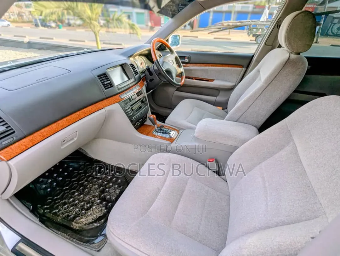 Toyota Mark II 2004 Silver