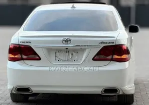 Toyota Crown 2009 White