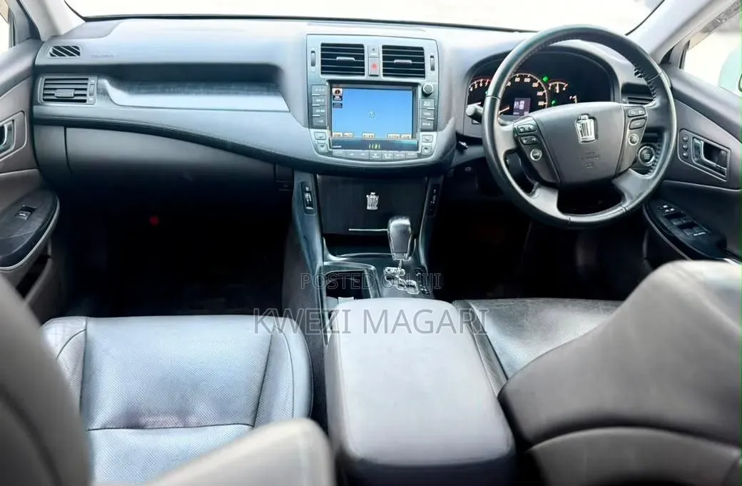 Toyota Crown 2009 White