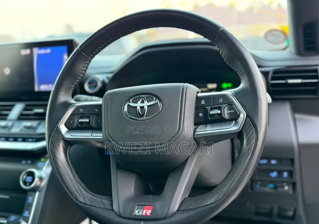 Toyota Hilux 2021 Black