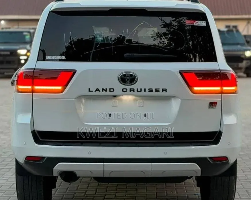 Toyota Land Cruiser 2024 White