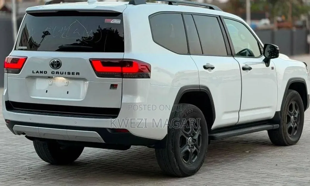 Toyota Land Cruiser 2024 White
