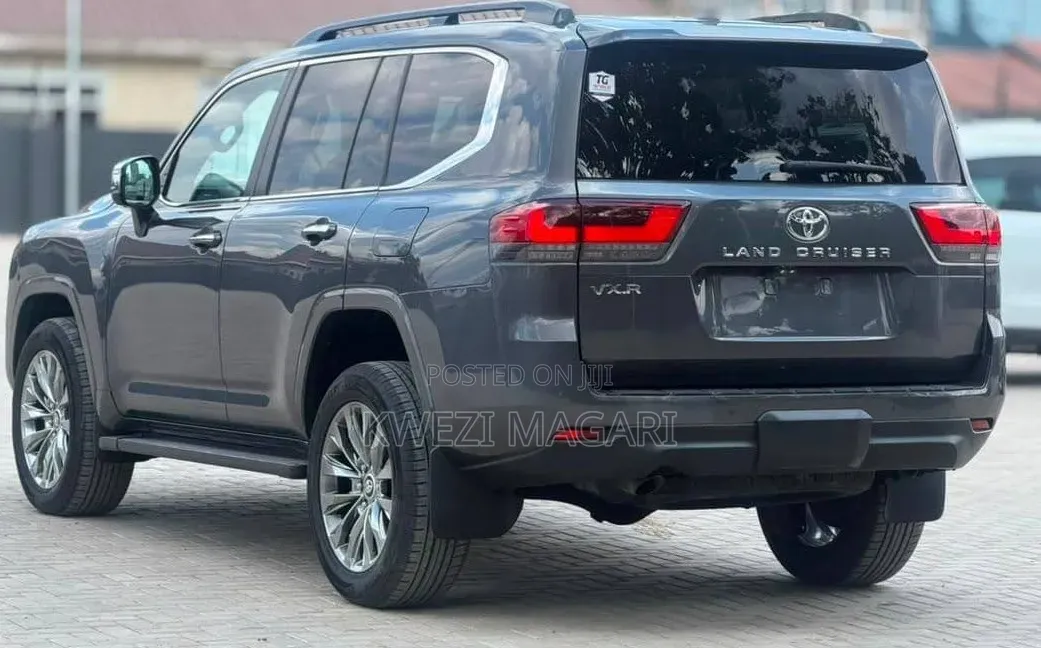 Toyota Land Cruiser 2024 Black